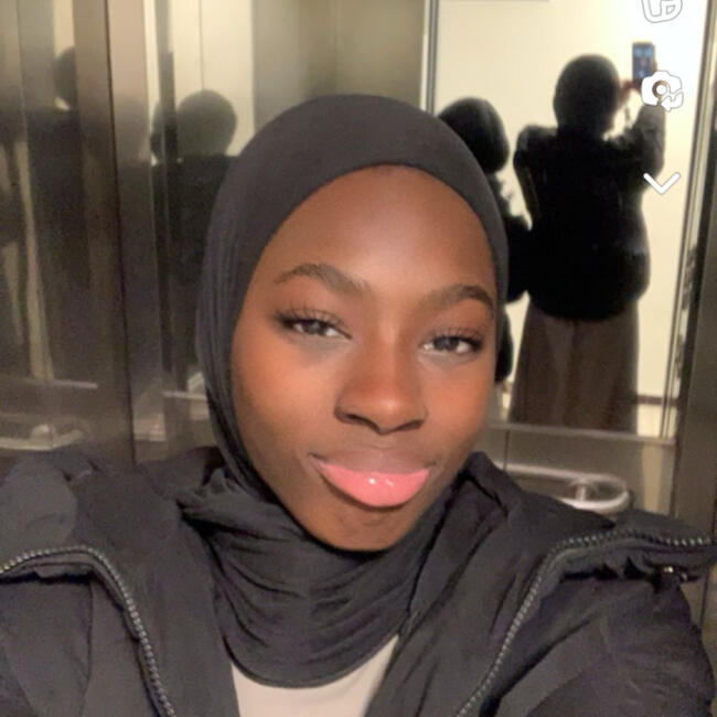 Babysitter in Paris: Khadija