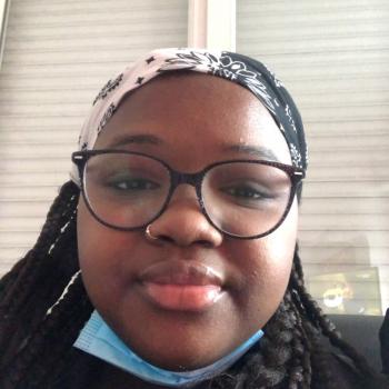 Denain的保母: Adelayide