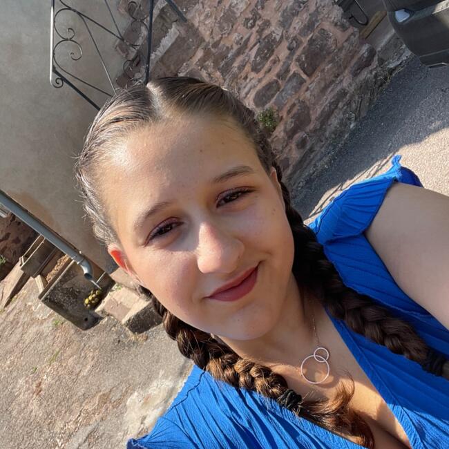 Babysitter in Roussennac: Manon