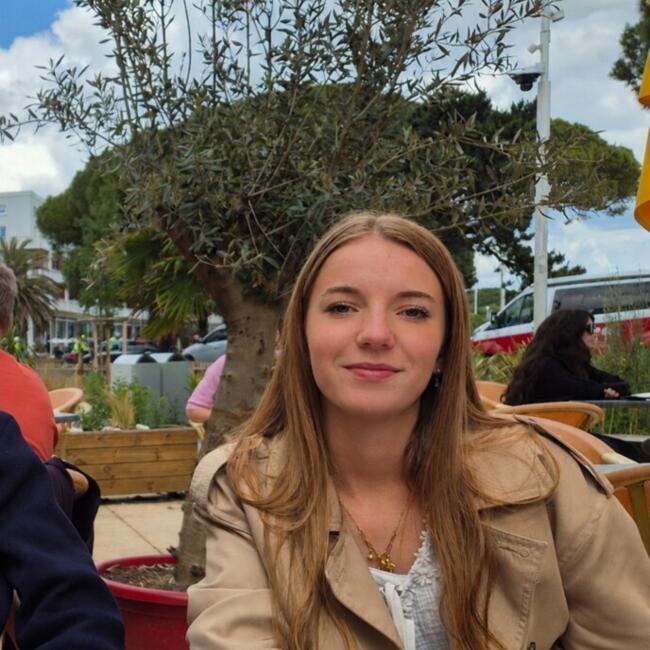 Babysitter in Port-d'Envaux: Charlotte