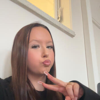 Babysitter in Izegem: Chari