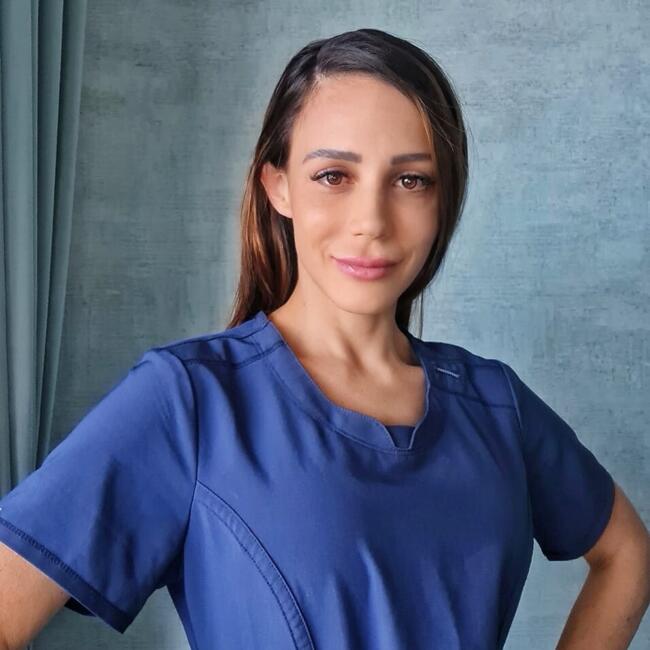 משרת בייביסיטר ב- נתניה: Anat