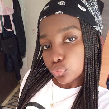 Babysitter in Los Cerrillos: Adneika