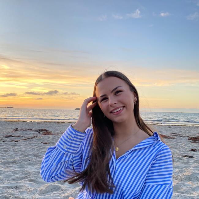 Babysitter in Cherbourg: Louna