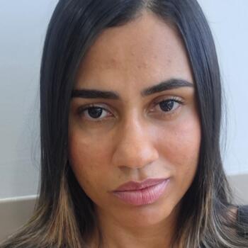 Emprego de babá em Brasília: emprego de babá Priscila