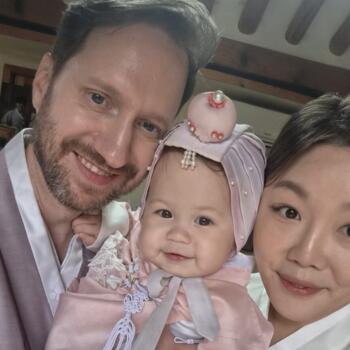 Babysitting job in Singapore: babysitting job Olivia