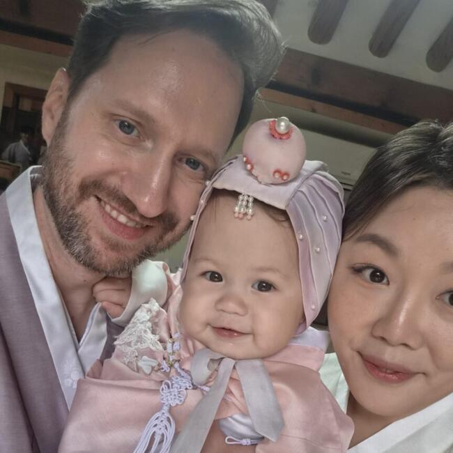 Babysitting job in Singapore: Olivia