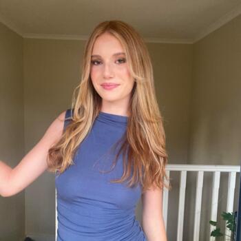 Babysitter in Kaiwaka: Summer