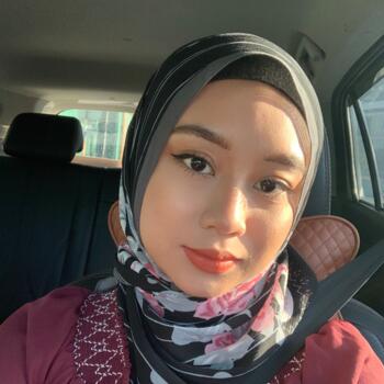 Pengasuh di Puchong New Village: Nuna