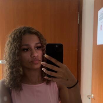 Babysitter Longlier: Johana