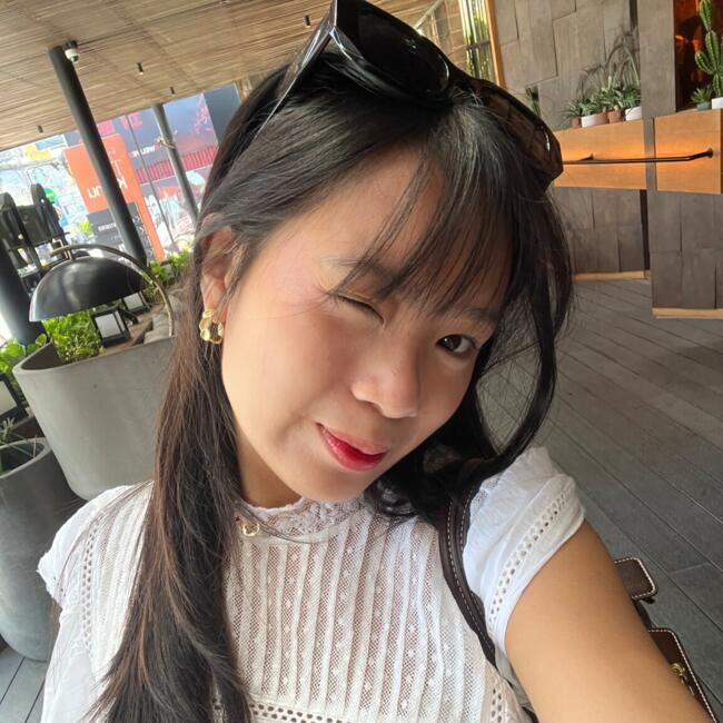 Babysitter in Singapore: Daphne