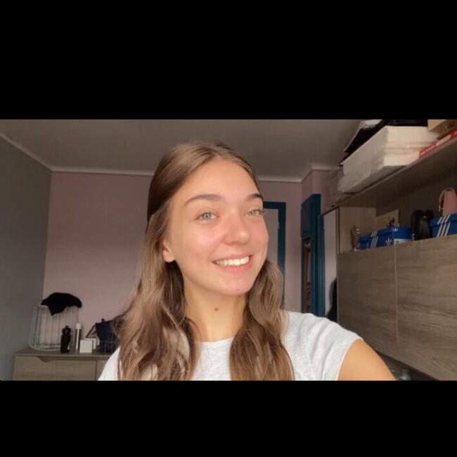 Babysitter in Francheval: Alizee