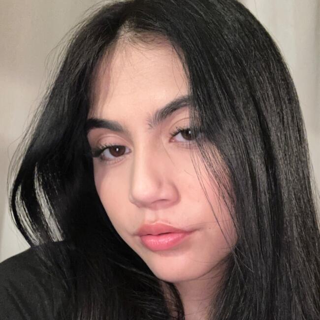 Babysitter in Fontana: Venus Yurexy