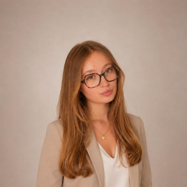 Babysitter in Caudebec-lès-Elbeuf: Emy