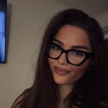 Babysitter in Budapest: Zara