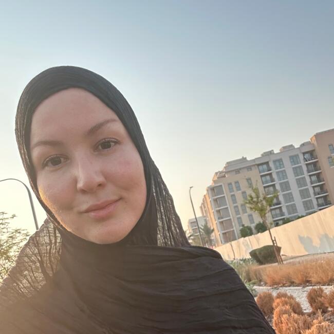 وظيفة جليسة أطفال في إمارة الشارقة: Liliia