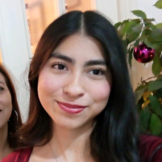 Nanny in Toledo: Mia