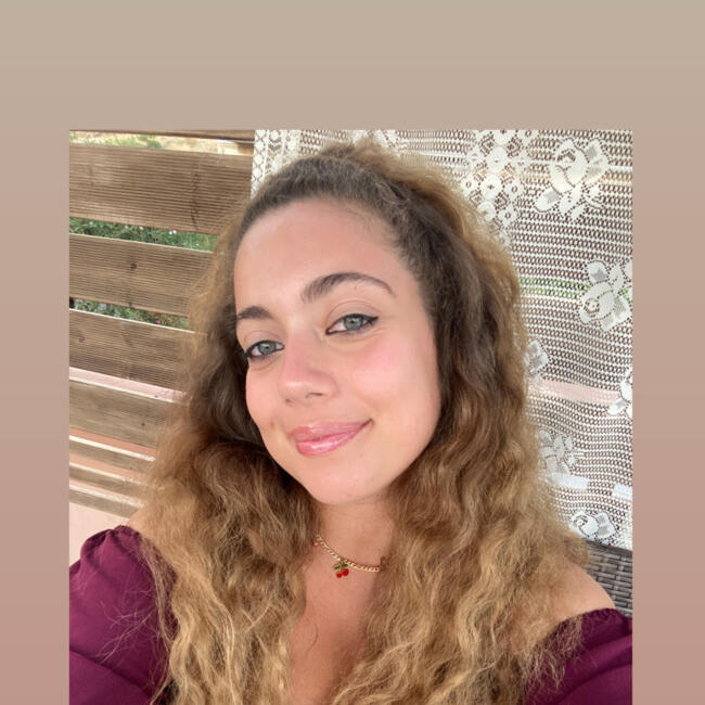 Babysitter στην περιοχή Αγία Παρασκευή: Ειρήνη