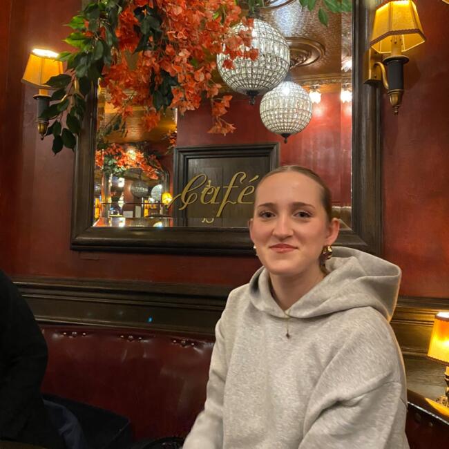 Baby-sitter in Le Chesnay: Lily