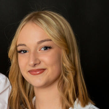 Babysitter in La Chapelle-dArmentières: Romane