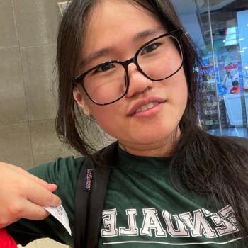 Babysitter in Singapore Island: Tan
