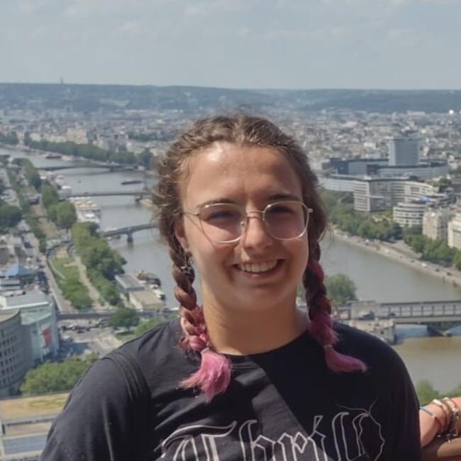 Babysitter in Sainte-Geneviève: Sarah