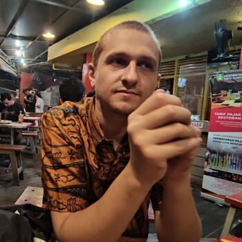 Babysitting job in Colomadu: babysitting job Robert