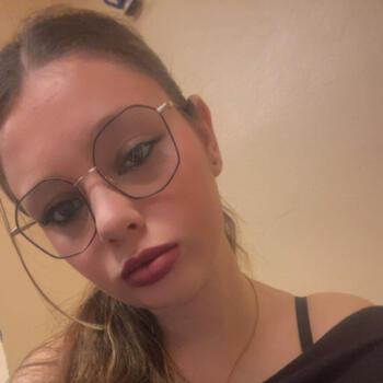 Babysitter in Saint-Vincent-de-Cosse: Loryane