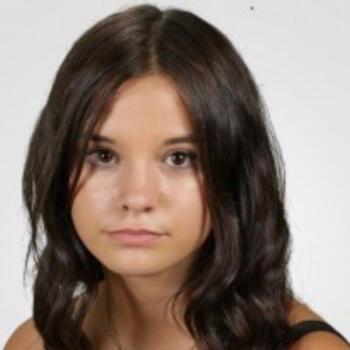 Babysitter in Courbevoie: Victoire