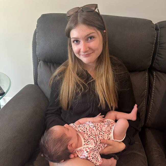 Baby-sitter in Saint-Albert: Annika