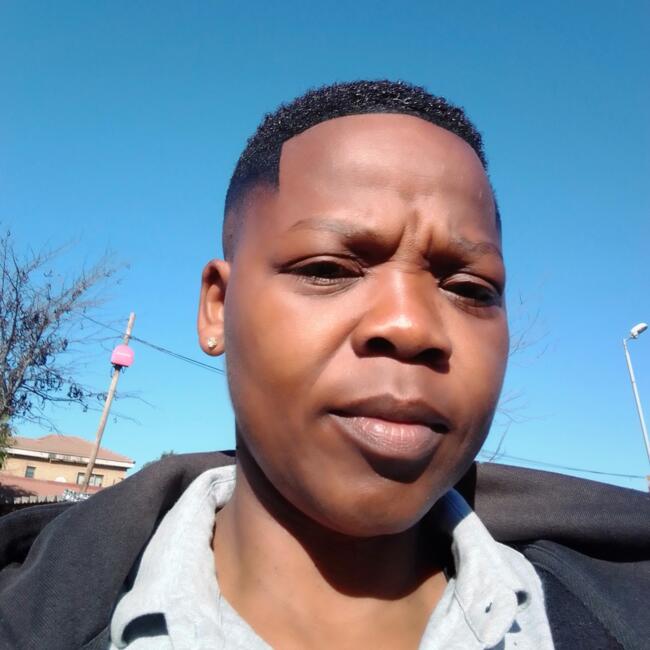 Babysitter in Soweto: Pretty Nolwazi Nongazi
