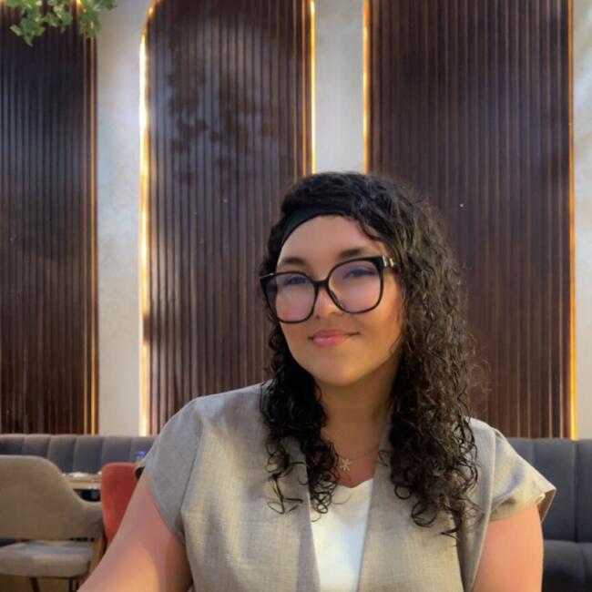 Babysitter in Saint-Ouen: Yasmine