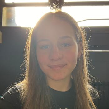 Babysitter in Écully: Maya