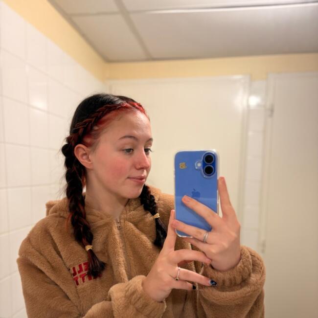 Babysitter in Saint-Génard: Manon