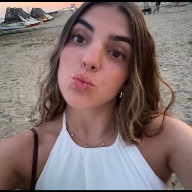 Babysitter in Troinex: Elisa