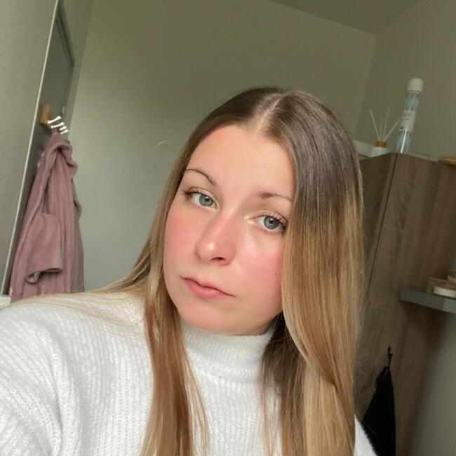 Babysitter in Lisieux: Adelina