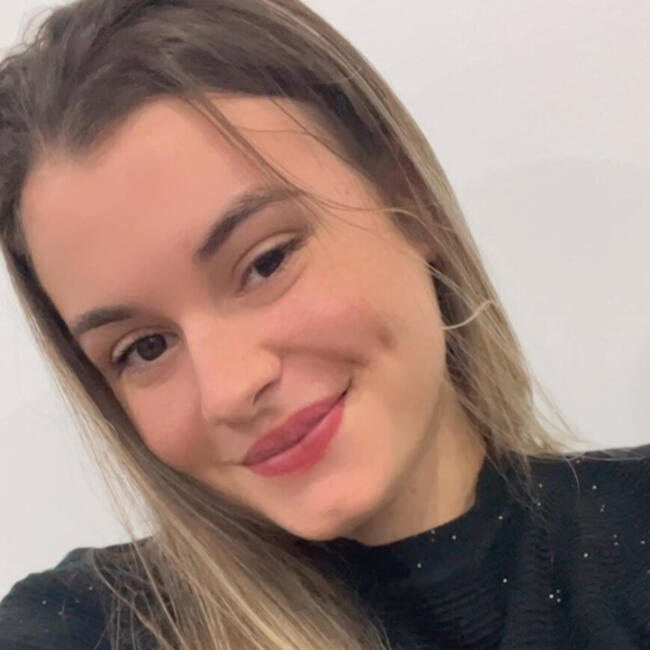 Babá em Trindade: Julia