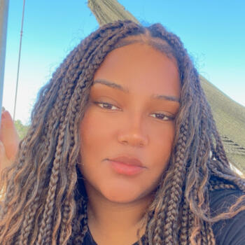 Babysitter Aparecida de Goiânia: Thalita