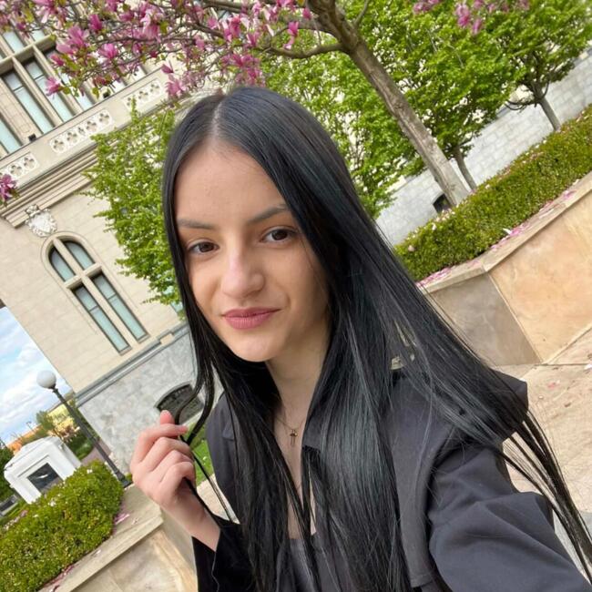 Babysitter in Iași: Delia