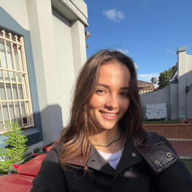 Babysitter in Nantes: Mona