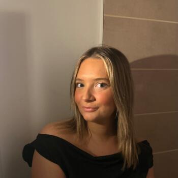 Babysitter in Sunshine Coast: Hattie