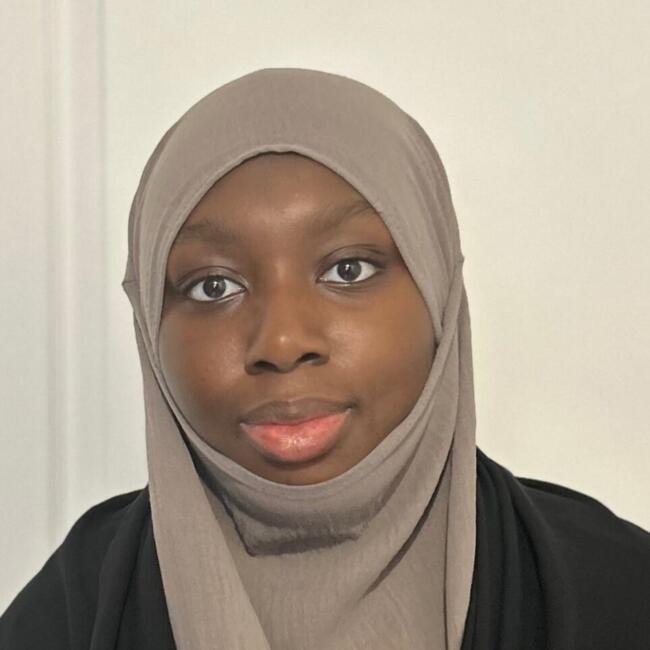 Babysitter in Suresnes: Yasmeen