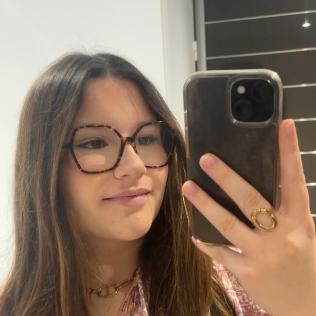 Babysitter in Rouen: Louise