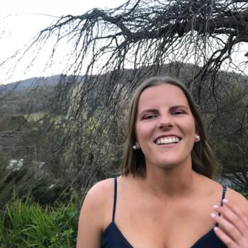 Babysitter in Geelong: Kira