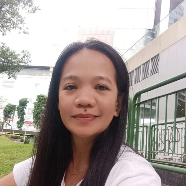 Babysitter in Singapore: Loida