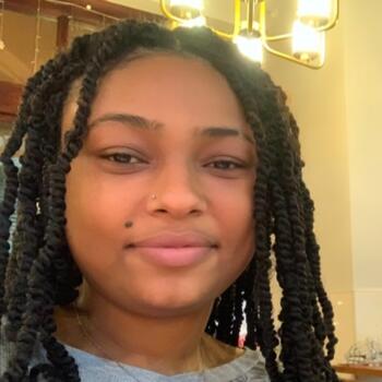 Babysitter in Hayes: Lauren