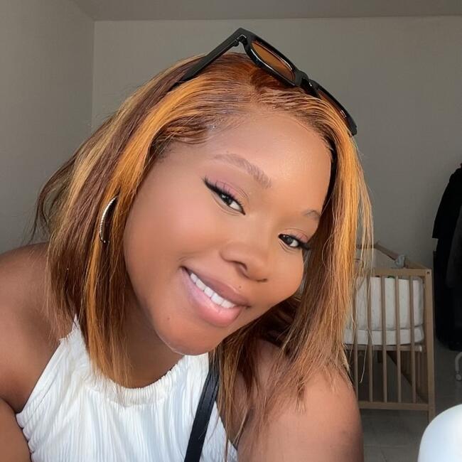 Babysitter in Sarilhos Grandes: Shezley