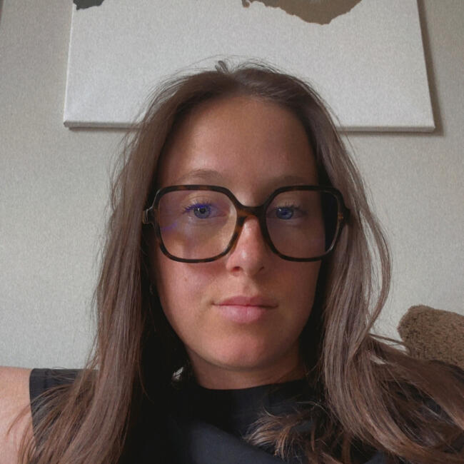 Babysitter in Sansac-de-Marmiesse: Laura