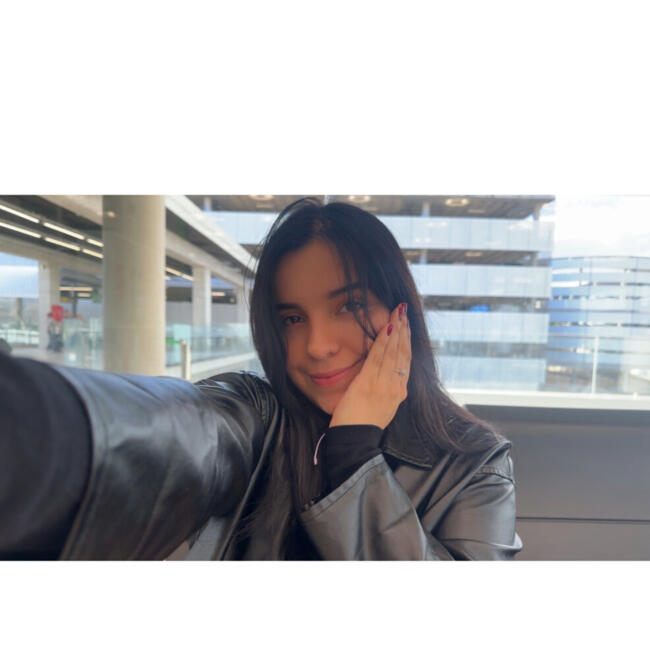 Babysitter in Sint-Joost-ten-Node: Manuela