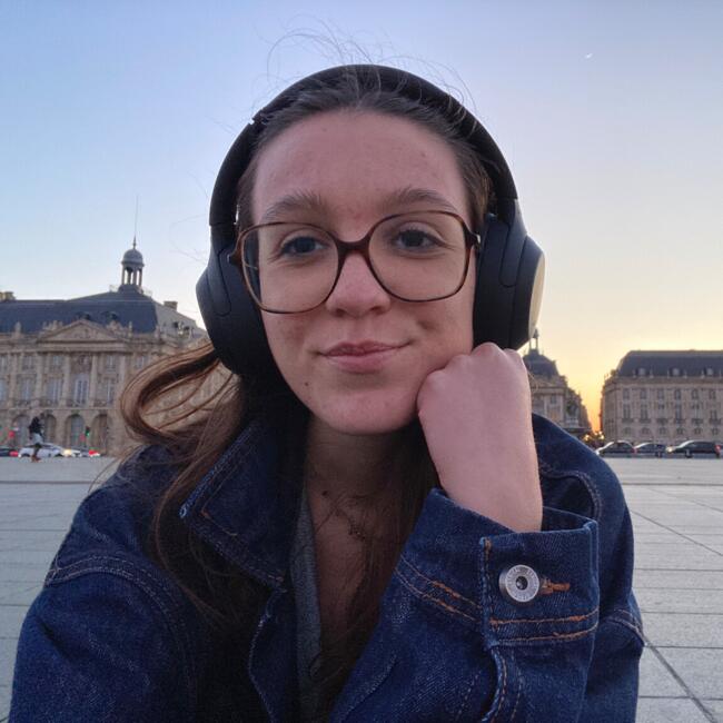 Babysitter in Pau: Chloé